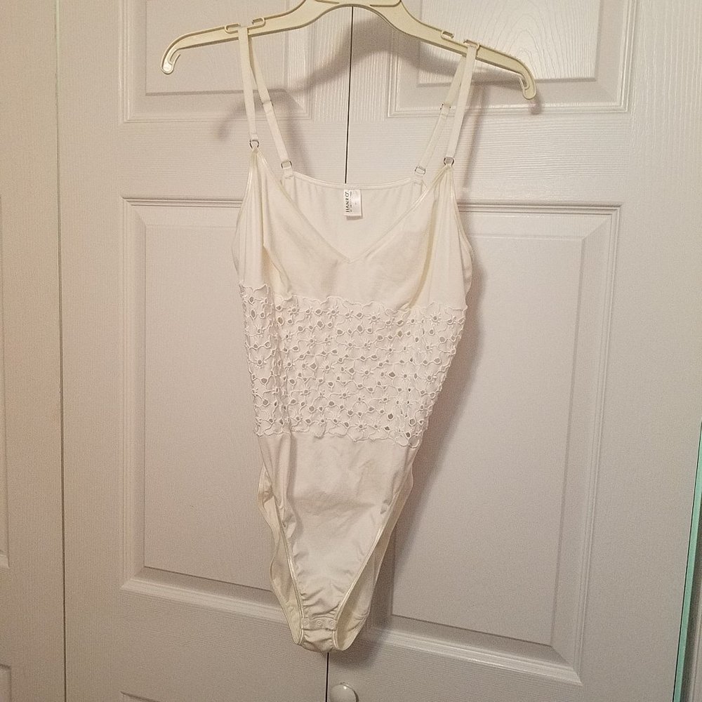 Hanro bodysuit with embroidery cutwork Sz L